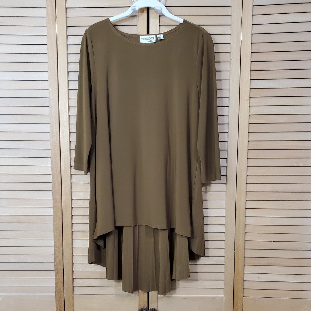 Attitudes by Renee Hi-Low Hem Top with Pleated Back XS